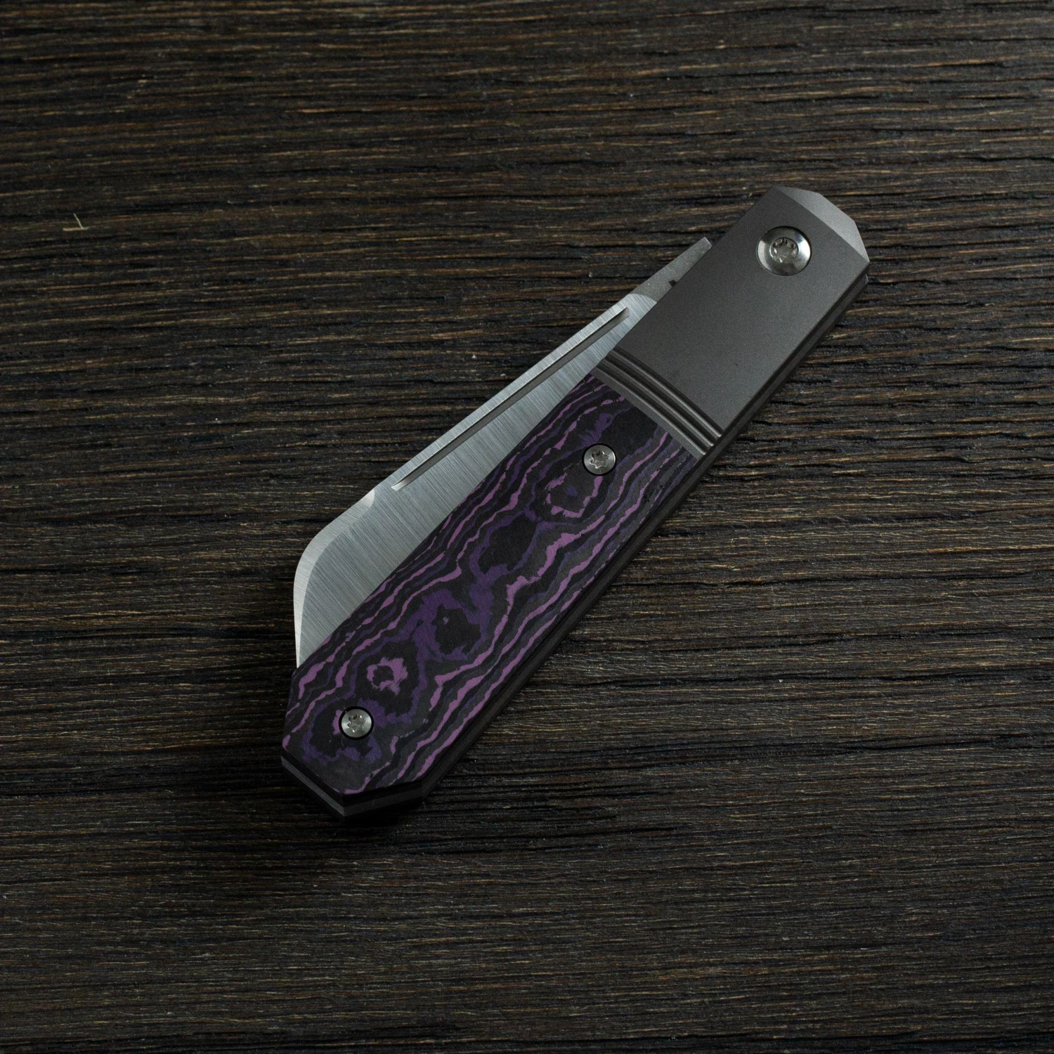 Jack Wolf Midnight Jack, Fat Carbon Purple Haze MIDNI-01-FCP Navaja Slipjoint 4 Jack Wolf Midnight Jack, Fat Carbon Purple Haze MIDNI-01-FCP Navaja Slipjoint - Imagen 2